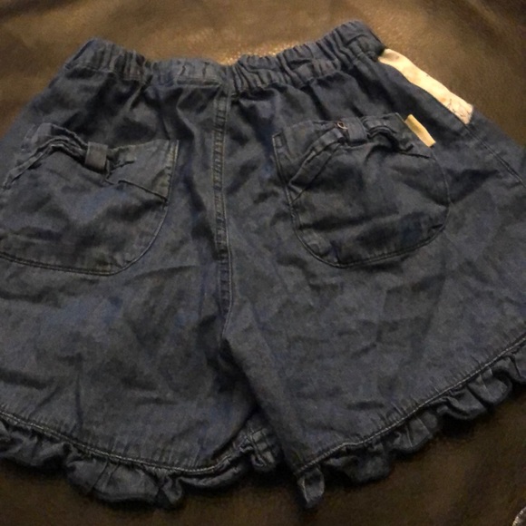 Girl’s summer outfit, off shoulder top with shorts - Picture 9 of 10